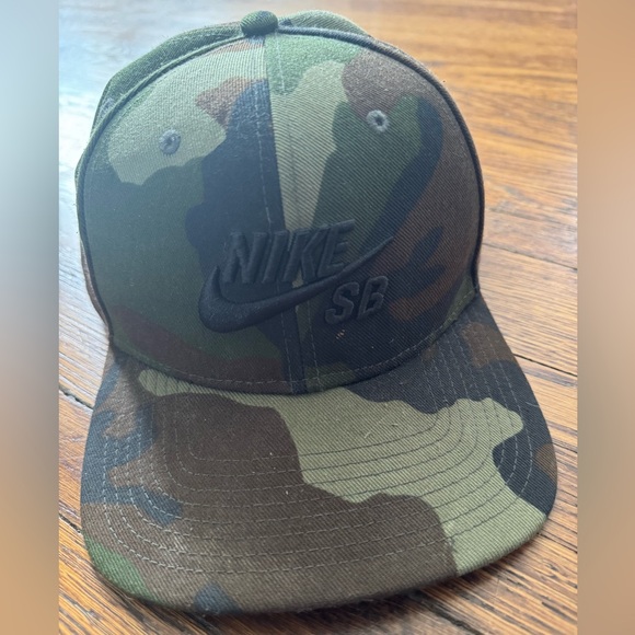 RARE NIKE SB Green Camo Cap.